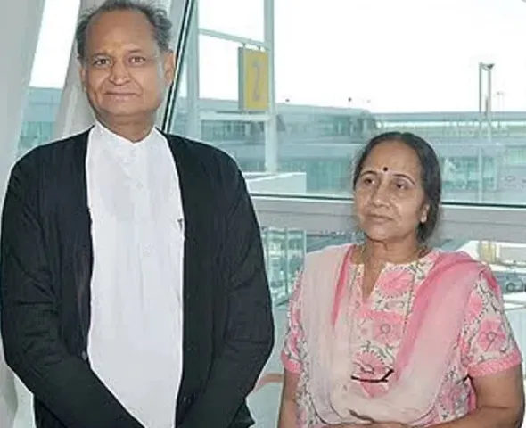 ashok gehlot with his wife